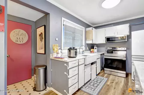 Kitchen - 4343 E 5th Ave, Anchorage, AK 99508 photo 3 of 4