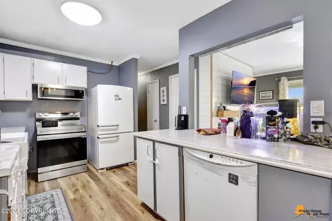 Kitchen - 4343 E 5th Ave, Anchorage, AK 99508 photo 1 of 4