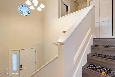 Entry Way - 8537 Cross Pointe Loop, Anchorage, AK 99504 photo 2 of 4
