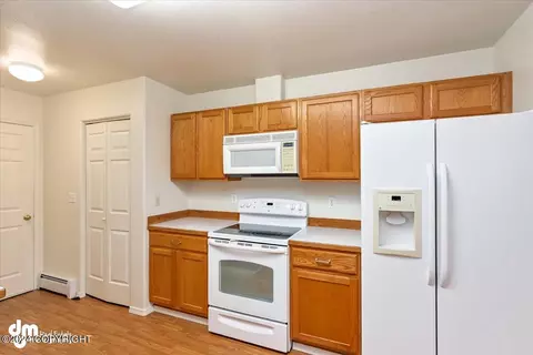 Kitchen - 17406 Adams Ln, Eagle River, AK 99577 photo 4 of 4