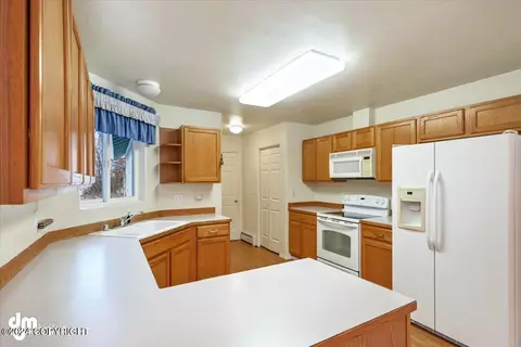 Kitchen - 17406 Adams Ln, Eagle River, AK 99577 photo 1 of 4
