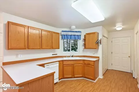 Kitchen - 17406 Adams Ln, Eagle River, AK 99577 photo 2 of 4