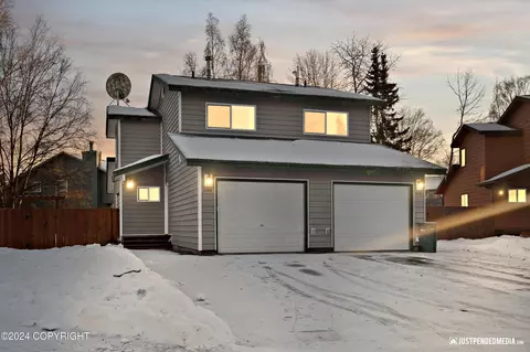 4200 Bridle Cir, Anchorage, AK 99517