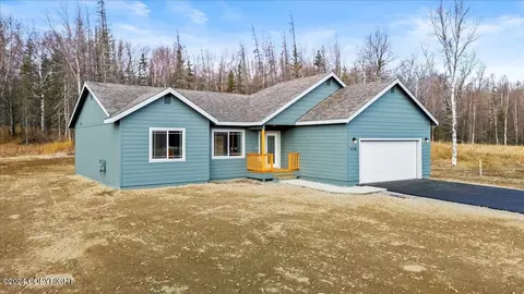6160 N Snowflower Ln, Palmer, AK 99645