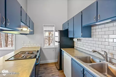 Kitchen - 3561 E 20th Ave, Anchorage, AK 99508 photo 1 of 3