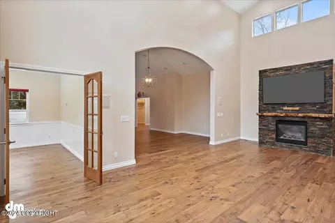 Living - 3541 E 112th Ave, Anchorage, AK 99516 photo 4 of 9