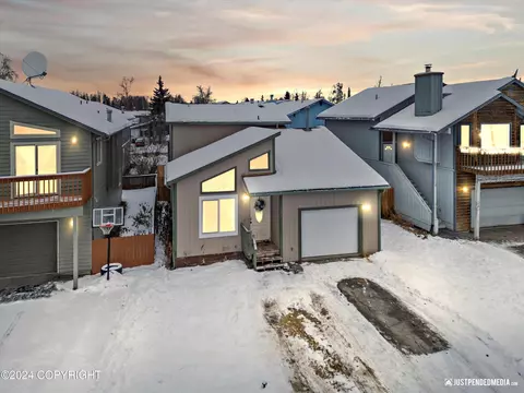 5431 New Smyrna Cir, Anchorage, AK 99508