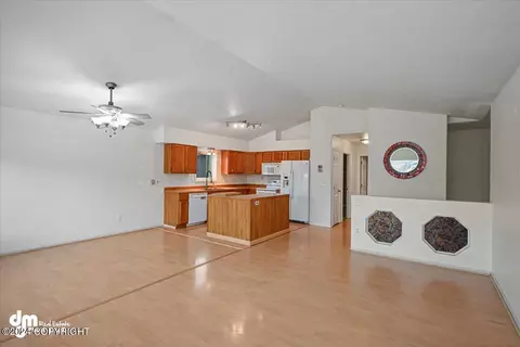 4241 Crannog St, Anchorage, AK 99502