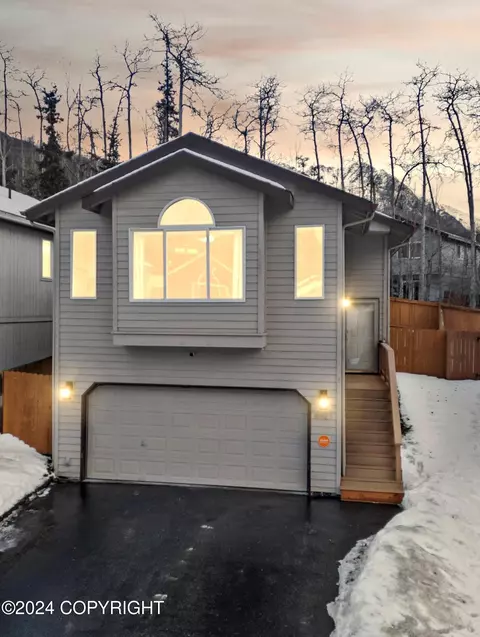 8921 Birch Park Cir, Eagle River, AK 99577