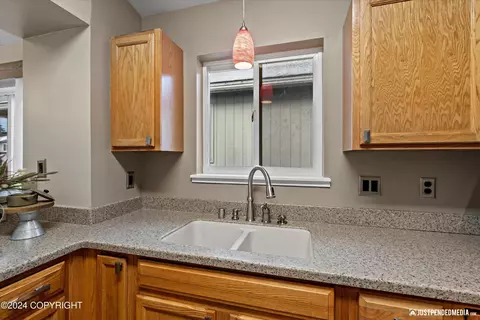 8921 Birch Park Cir, Eagle River, AK 99577 photo 17