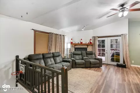 1979 Commodore Dr, Anchorage, AK 99507 photo 3