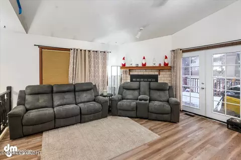 1979 Commodore Dr, Anchorage, AK 99507 photo 4