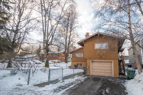 2804 Klamath Dr, Anchorage, AK 99517