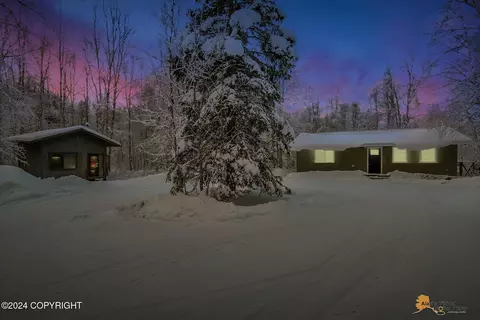 20616 Old Cranberry Dr, Chugiak, AK 99567