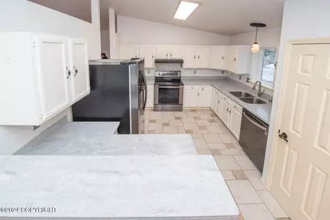 383 Peppertree Loop, Anchorage, AK 99504 photo 15