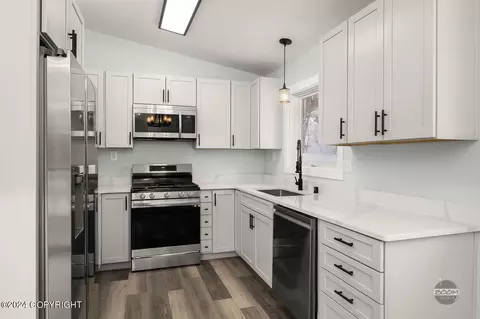 Kitchen - 20232 David Ave, Eagle River, AK 99577 photo 2 of 4