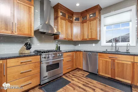 Kitchen - 20526 Williamsburg Dr, Eagle River, AK 99577 photo 3 of 6