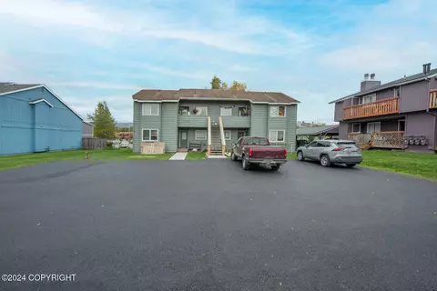 7325 Bearfoot Cir, Anchorage, AK 99502