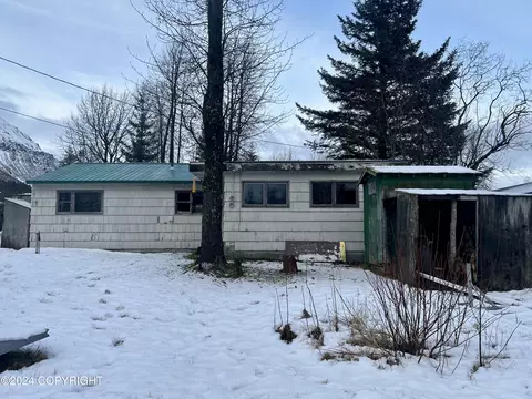 209 Marathon Dr, Seward, AK 99664 photo 3