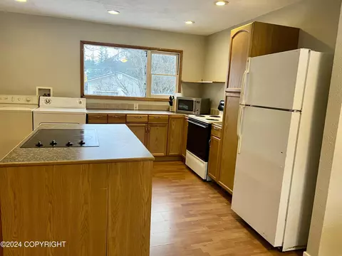 209 Marathon Dr, Seward, AK 99664 photo 9