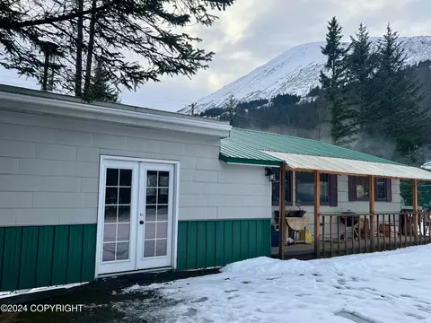 209 Marathon Dr, Seward, AK 99664