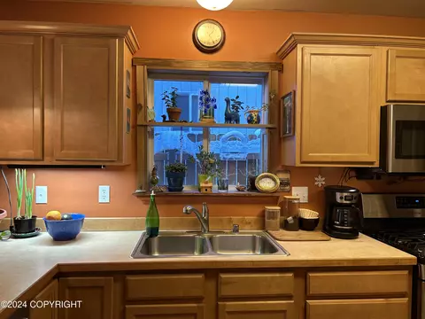 Kitchen - 11061 Hannah Jane Pl # 2, Eagle River, AK 99577 photo 6 of 12