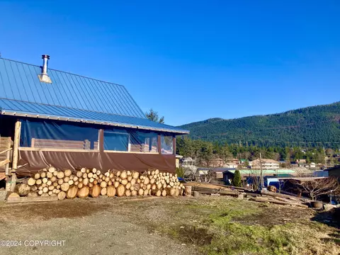 602 Cedar St, Craig, AK 99921