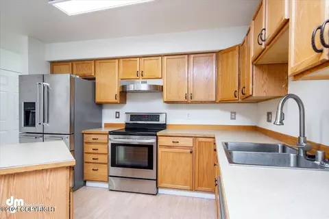 7428 Meadow St # 7G, Anchorage, AK 99507