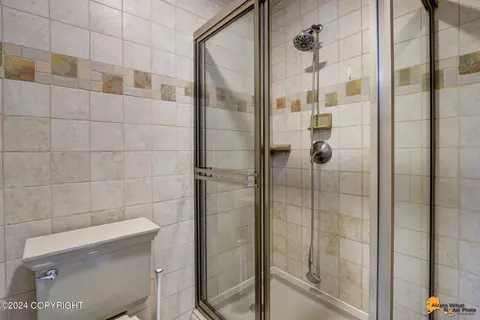 Bath - 8331 Berry Patch Dr, Anchorage, AK 99502 photo 4 of 5