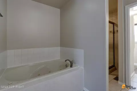 Bath - 8331 Berry Patch Dr, Anchorage, AK 99502 photo 3 of 5
