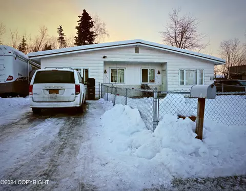 5448 Camelot Dr, Anchorage, AK 99508