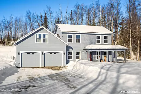 4460 N Oakwood Dr, Palmer, AK 99645