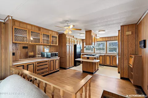 823 Valley St, Anchorage, AK 99504