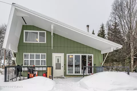 102 N Tinker Ln, Kenai, AK 99611