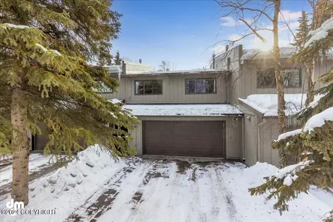 661 Highlander Cir, Anchorage, AK 99518
