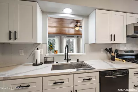 Kitchen - 19334 Pribilof Loop, Eagle River, AK 99577 photo 4 of 6