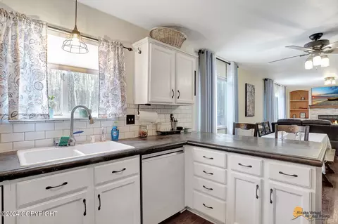 Kitchen - 24336 Leos Rd, Chugiak, AK 99567 photo 3 of 4