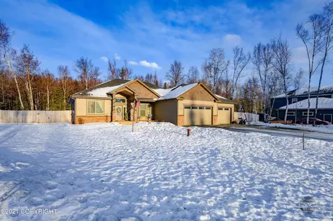 8884 E Wolf Creek Rd, Wasilla, AK 99654