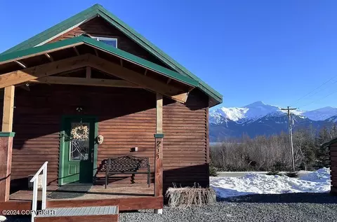 211 Old Hart St, Haines, AK 99827