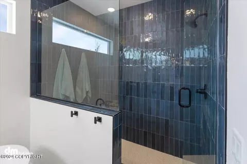 Bath - 18670 Genteel Cir, Eagle River, AK 99577 photo 4 of 8