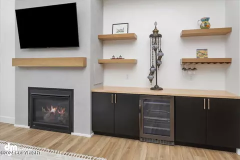Living - 18670 Genteel Cir, Eagle River, AK 99577 photo 4 of 6