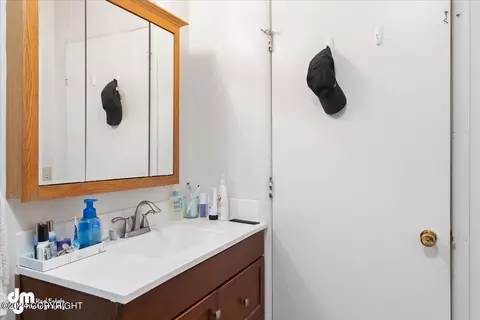 Bath - 16845 Young Dr, Eagle River, AK 99577 photo 3 of 5