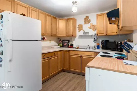 Kitchen - 16845 Young Dr, Eagle River, AK 99577 photo 6 of 15