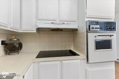 Kitchen - 16845 Young Dr, Eagle River, AK 99577 photo 12 of 15
