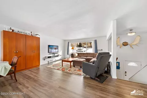 Living - 17269 Palos Verdes Dr, Eagle River, AK 99577 photo 2 of 8