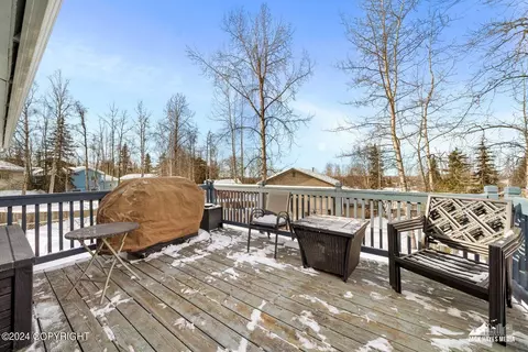 Exterior - 17269 Palos Verdes Dr, Eagle River, AK 99577 photo 4 of 7
