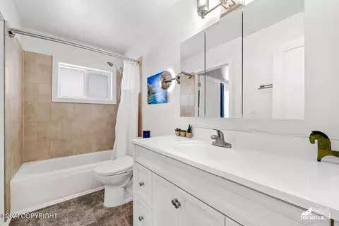 Bath - 17269 Palos Verdes Dr, Eagle River, AK 99577 photo 1 of 2