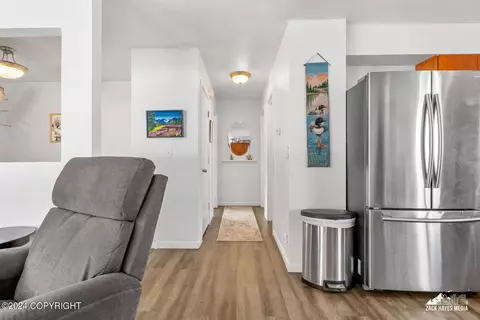 Entry Way - 17269 Palos Verdes Dr, Eagle River, AK 99577 photo 2 of 4