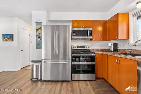 Kitchen - 17269 Palos Verdes Dr, Eagle River, AK 99577 photo 4 of 5