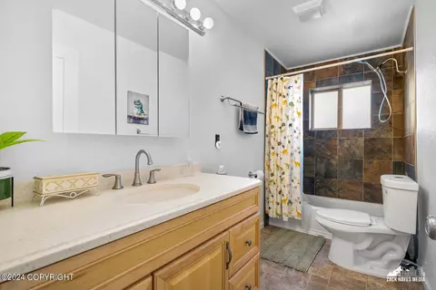 Bath - 17269 Palos Verdes Dr, Eagle River, AK 99577 photo 2 of 2